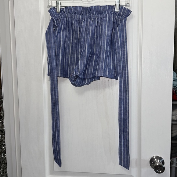 Shorts - Picture 2 of 3